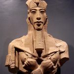13. Akhenaton